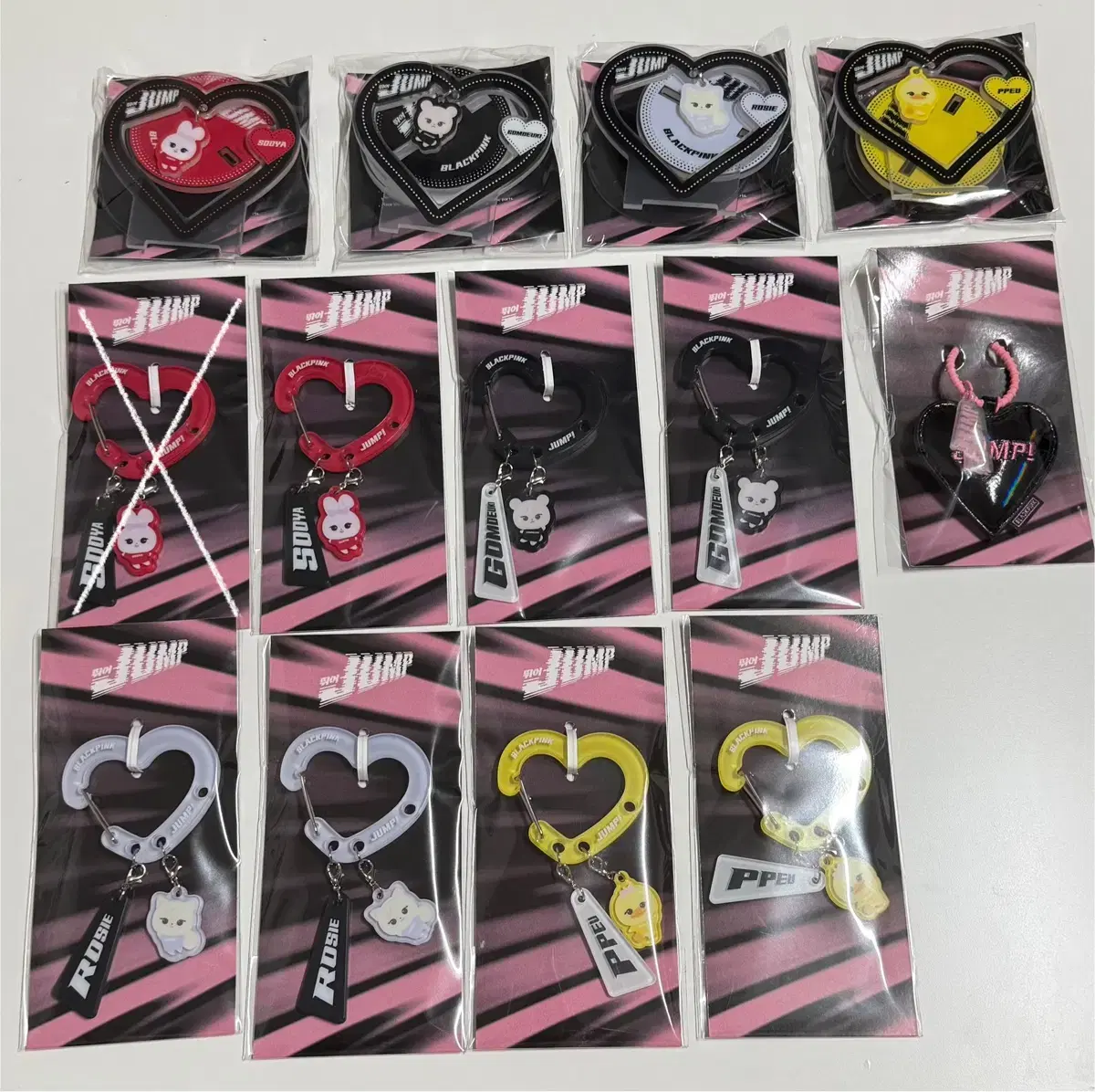 BLACKPINK ジス alo コラボ シューモン キーホルダー 限定モデル